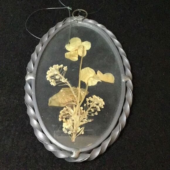 Pressed glass dried flowers in pewter frame - Picture 2 of 3